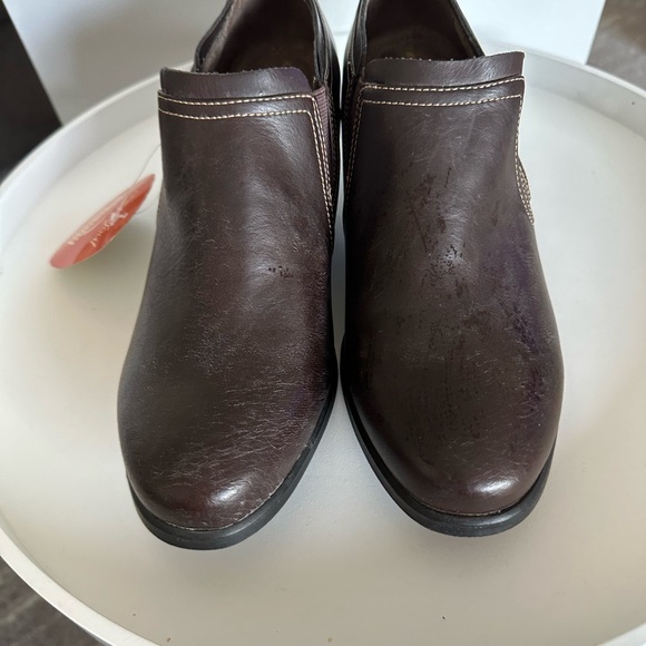 Naturalized BOOTIES BROWN 9.5 NEW - Picture 1 of 6